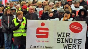 Sparkassenbeschäftigte in Hamm im Warnstreik (22.03.2018)