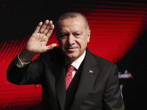 Turkey's President Recep Tayyip Erdogan waves after attending a ceremony to mark the 80th anniversary of the nation's founding father Mustafa Kemal Ataturk, in Ankara, Turkey, Saturday, Nov. 10, 2018. Erdogan said Saturday that officials from Saudi Arabia, the United States, Germany, France and Britain have listened to audio recordings related to the killing of journalist Jamal Khashoggi at the Saudi Consulate in Istanbul, the first public confirmation of the existence of recordings of the Oct. 2 killing.