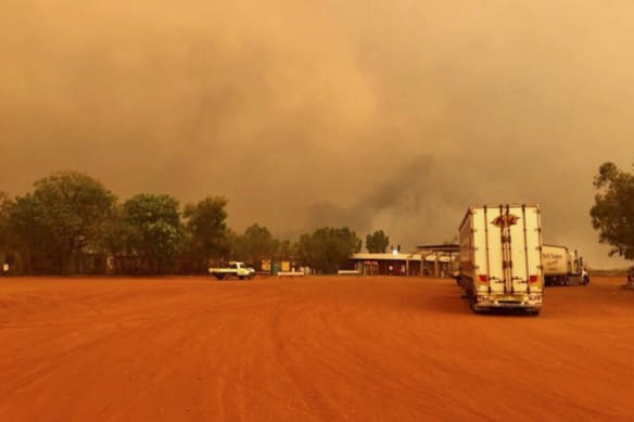 Port Hedland to Broome highway closed as fire approaches roadhouse, mine camp