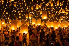 Chiang Mai, Thailand - Oct 25, 2014: People are launching sky lanterns during Yi Peng and Loy Krathong festival