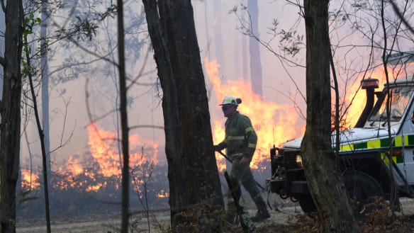 'Leaving now would be deadly': first fire of season threatens lives near Ballarat