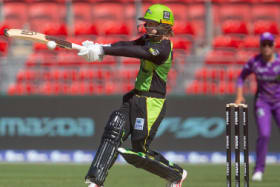 Rachael Haynes of the Thunder batting.