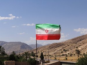 Iranian Flag over Archaeological Site   Bishapur   Southwestern Iran (7424861282) (2)