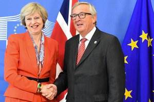 Handshake between Theresa May, on the left, and Jean-Claude Juncker