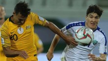 Trent Sainsbury battles with Eldor Shomurodov