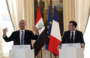 French president Emmanuel Macron, right, and Iraqi President Barham Saleh attend a press conference at the Elysee Palace in Paris, Monday, Feb. 25, 2019