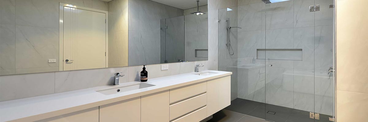 frameless-glass-showerscree