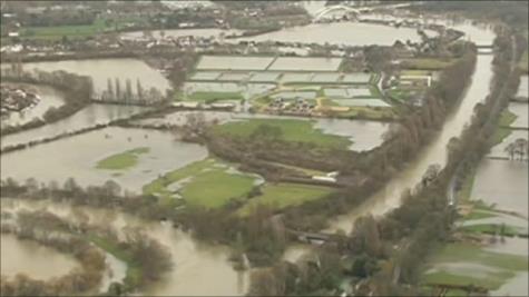 ربط فيضانات بريطانيا بظاهرة الانحباس الحراري