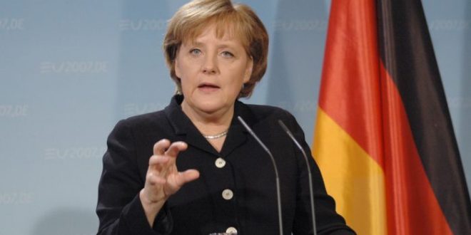 Merkel: Do të luftojë për një Brexit me marrëveshje