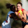 AFLW players, fans make grand gesture for homeless youths