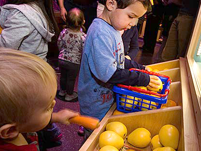 children pretend grocery shopping