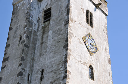 Carmarthen, Caerfyrddin, county town of Carmarthenshire, Wales - photos, features, history and street scenes