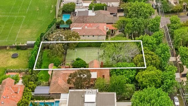 Melbourne auctions: Brighton tennis court passes in at $3.75 million