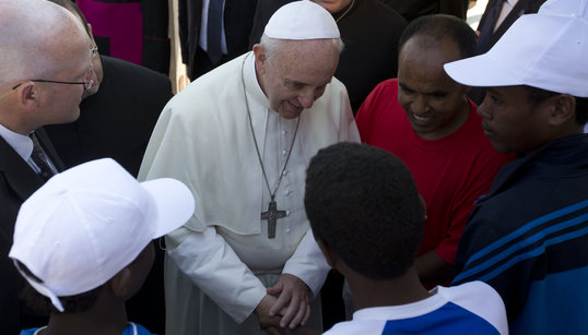 Les personnes migrantes, enjeu majeur de la visite du pape François au