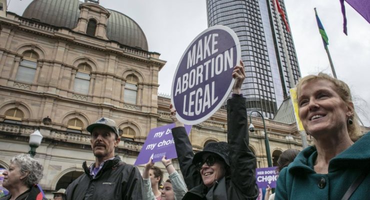 How would Labor regulate access to abortion?