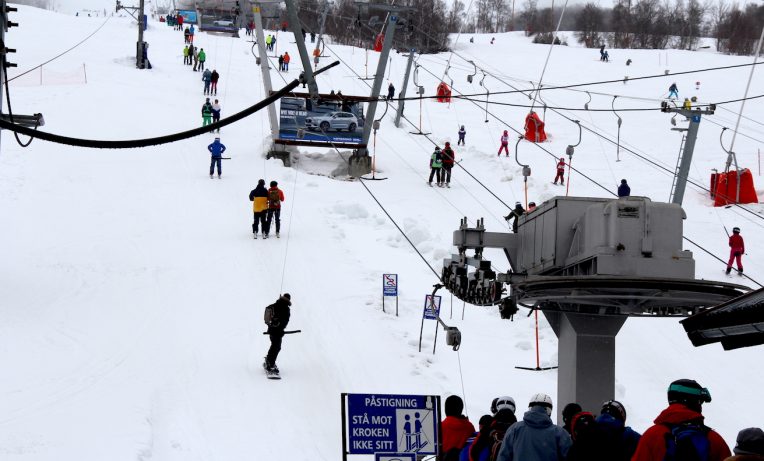 De ansatte i Oppdal skisenter mener de fortjener en større del av overskuddet. 