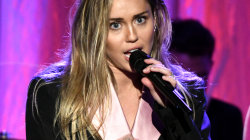 Miley Cyrus se métamorphose en... Hannah