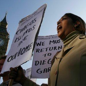 A demonstrator demands her return to the Chagos Islands during a protest outside the Houses of Parliament, 2008. Photo: REUTERS/Andrew Winning