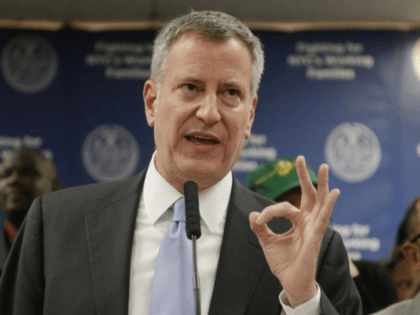 De Blasio Threatens to Sue if Trump Sends Immigrants to Sanctuary City NYC