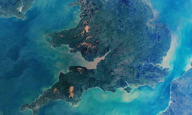 Stunningly clear aerial image of the UK taken by NASA astronauts