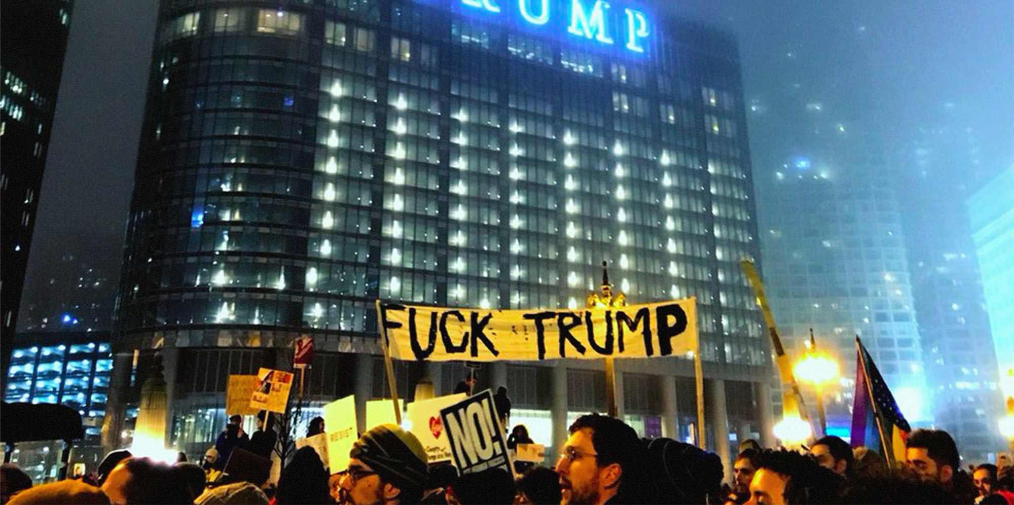 Protesters at the foot of Trump tower in Chicago