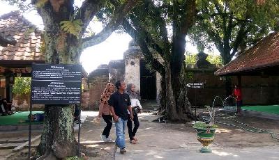 Aturan Nyekar ke Makam Raja, Beda Anak Raja dan Orang Biasa