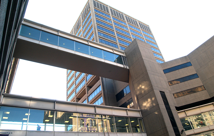 Hunter College walkway/skywalk across Lexington Avenue