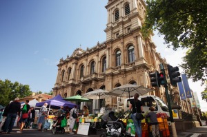 A minimum of 75 per cent of traders at the monthly Bendigo Community Farmers' Market sell local produce.