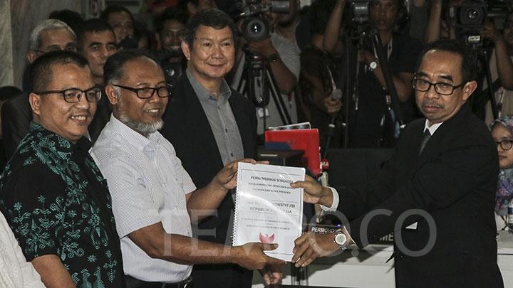 Prabowo - Sandiaga Daftarkan Gugatan Sengketa Pilpres 2019 ke MK