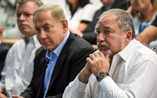 Prime Minister Benjamin Netanyahu, left, and then-Defense Minister Avigdor Liberman attend the opening ceremony of the Bahadim IDF Training Bases City in southern Israel, November 15, 2016. (Haim Bornstein/Pool)