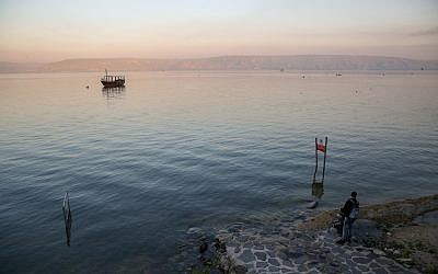 Vue du lac de Tibériade, depuis Tibériade le 18 mars 2019. (Crédit : David Cohen/Flash90)