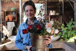 Flower farmer Danielle White wants to create more consumer awareness about locally and sustainably grown flowers. (ABC Rural: Jessica Schremmer)