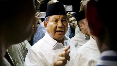 Prabowo Berangkat ke Dubai Ditemani 2 Warga Rusia 