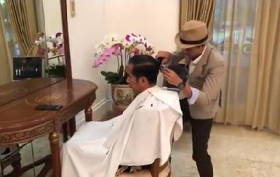 Jokowi Rapikan Rambut Sambut Lebaran, Ini Waktu yang Disarankan