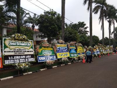 Flowers Fill Ani Yudhoyono's Residence to Welcome Her Arrival