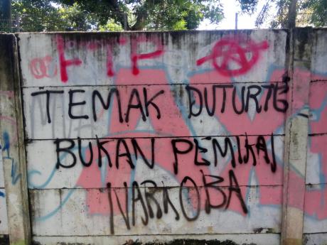 Anti-Duterte graffiti in Indonesia, 2017.