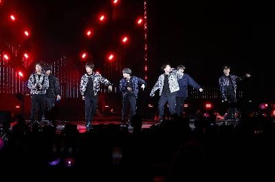 BTS Hebohkan Satdion Wembley, Kenakan Busana Rancangan Dior 