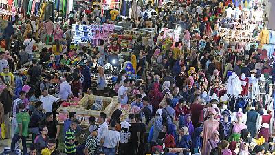 Pasca Rusuh, Pasar Tanah Abang Kembali Dipadati Pembeli