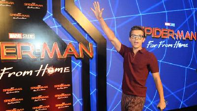 Tom Holland Sapa Penggemar di Bali