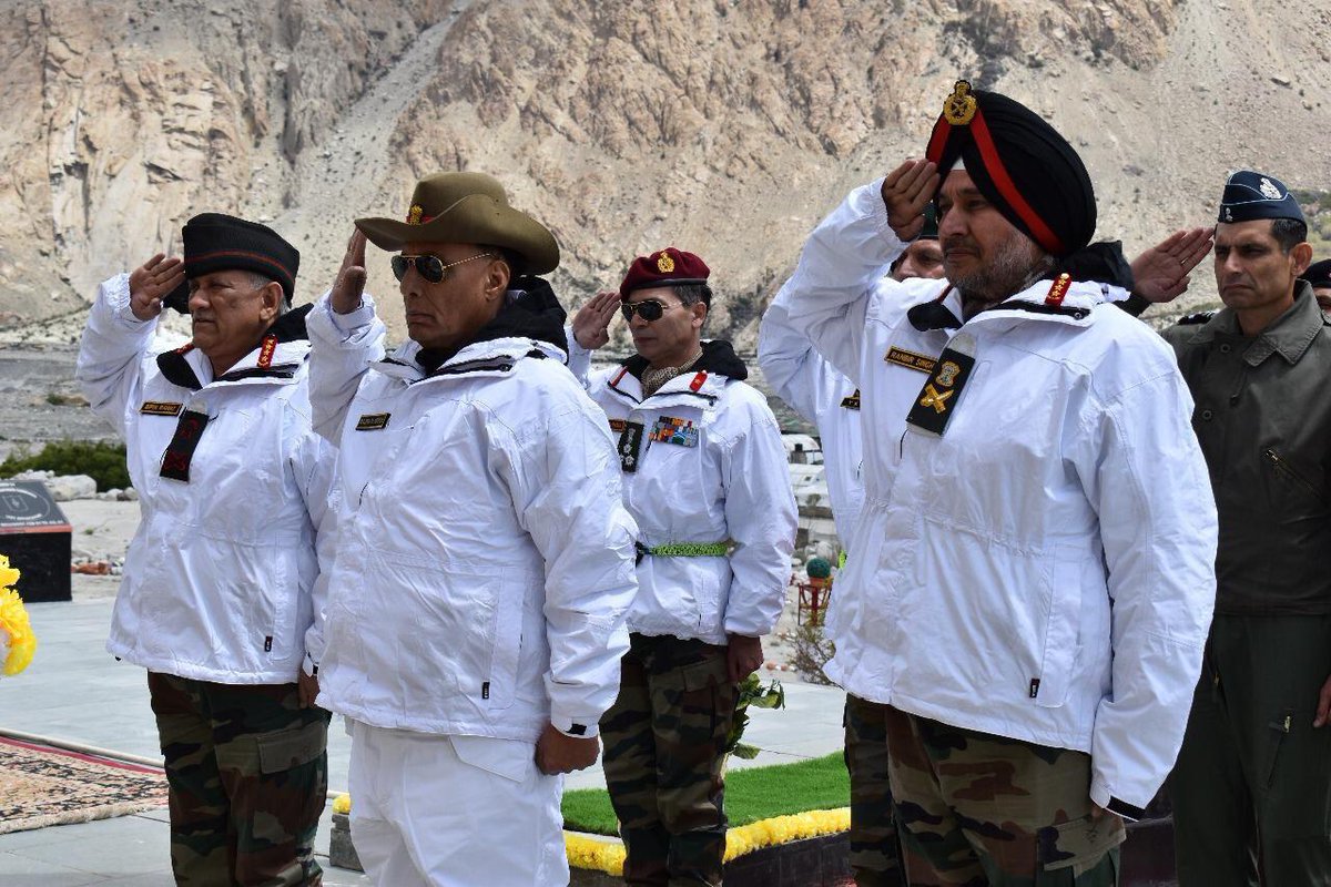 Defence Minister Shri Rajnath Singh pays tributes martyrs who sacrificed their lives while serving in Siachen.
