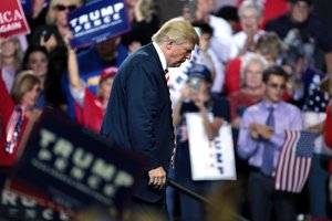 Andrea Kadar speaking with supporters at a campaign rally for Donald Trump at the Prescott Valley Event Center in Prescott Valley, Arizona,4 October 2016