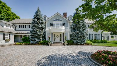 The seven-bedroom, 7.5-bathroom Huntington Bay Colonial includes 225