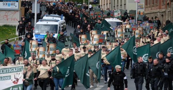 jewish-group-alarmed-after-german-police-let-national-socialists-march