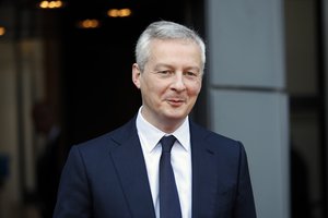 French Finance Minister Bruno Le Maire arrives to welcome US Secretary of Commerce Wilbur Ross prior to their meeting at French Economy Ministry in Paris, France, Thursday, May 31, 2018