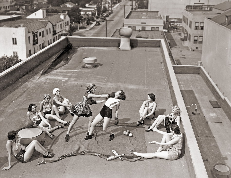 warriormale:
“ cherry-pixels:
“ billiam-spockspeare:
“ myheadisloud:
“ c-ornsilk:
“ “ Women boxing on a roof, circa 1930s
”
THIS IS LITERALLY THE RADDEST PHOTO I’VE EVER SEEN
LIKE SHIT
ARE YOU KIDDING
”
can we talk about those cute as heck outfits...