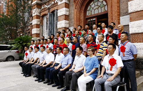 Teachers sent to aid Tibet depart from Shanghai