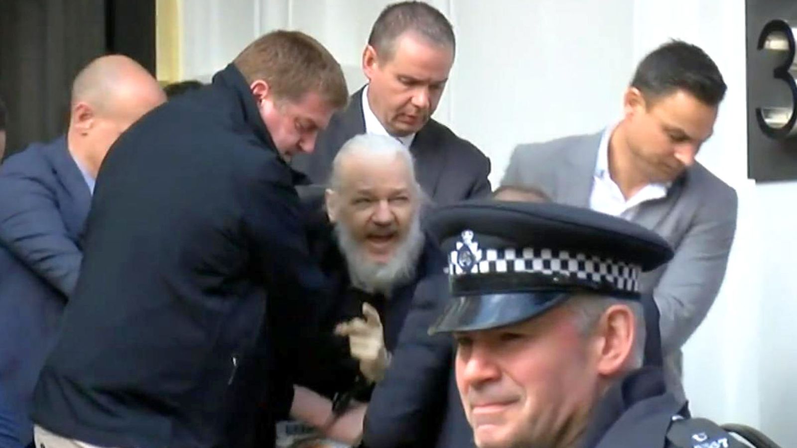 1554979786_616_WikiLeaks-founder-Julian-Assange-arrested-in-London-