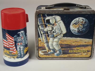 astronaut lunch box and thermos with moonlanding pictured.