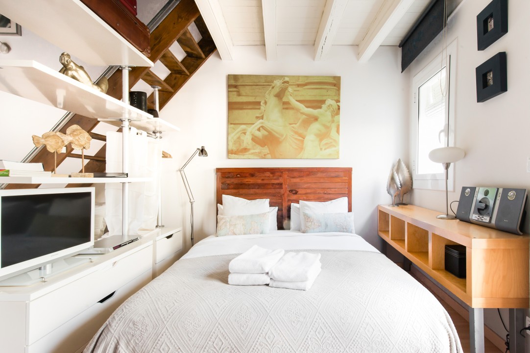 Explore Old Barcelona from a Loft-Style Studio ¤