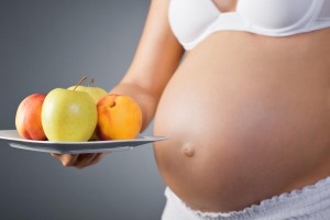 Put down the ice chips: eating in labour may actually be beneficial. 